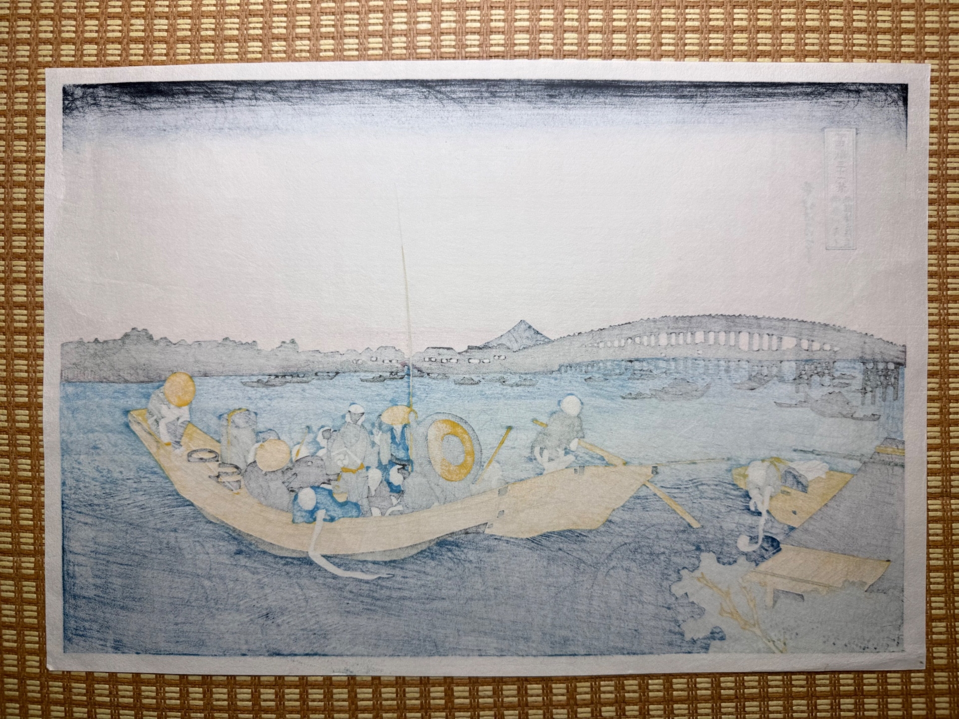 Katsushika Hokusai – Trente-six vues du mont Fuji : Vue du pont Ryōgoku au soleil couchant – Image 7